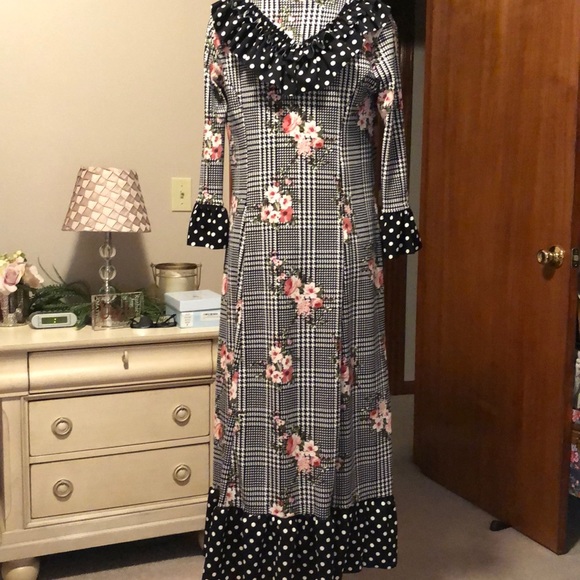 Dresses & Skirts - Dress
